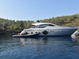 Pershing 64' - CMM YACHT SERVICE